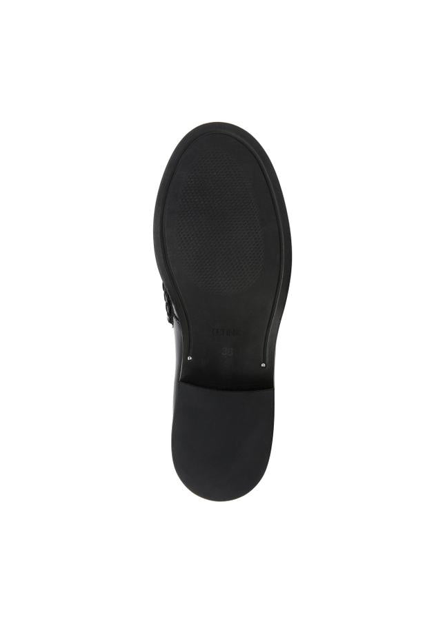Skórzane loafersy damskie z klamrą